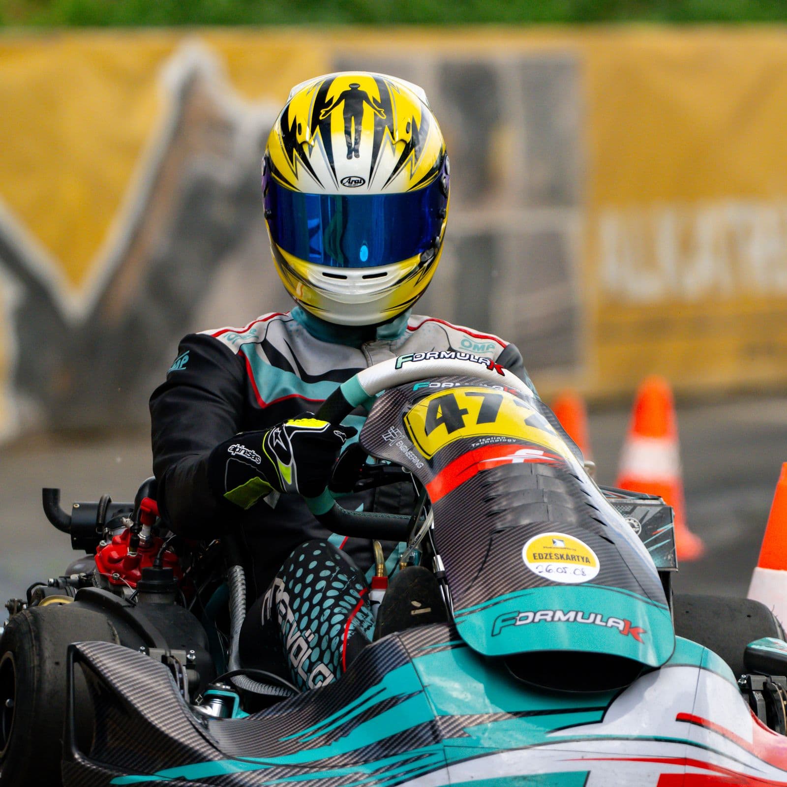 Head-on: Donát in kart #472, Rabócsiring
