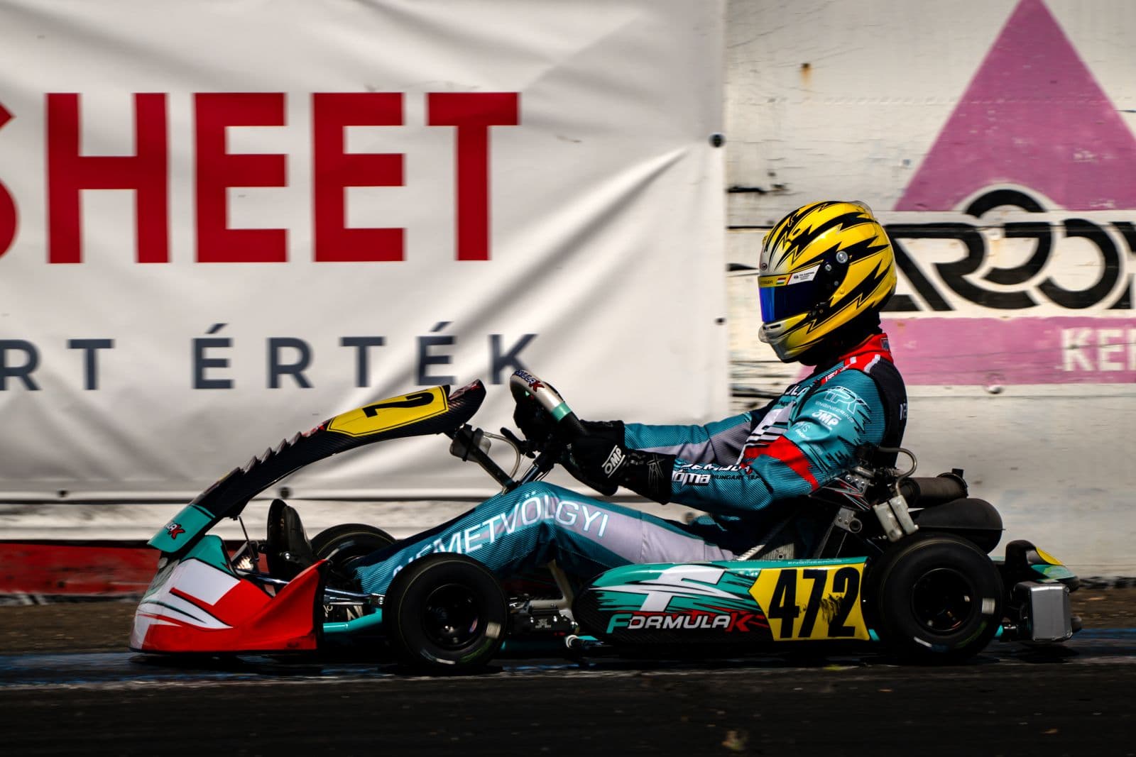 Kart #472 passing the trackside banners, Rabócsiring