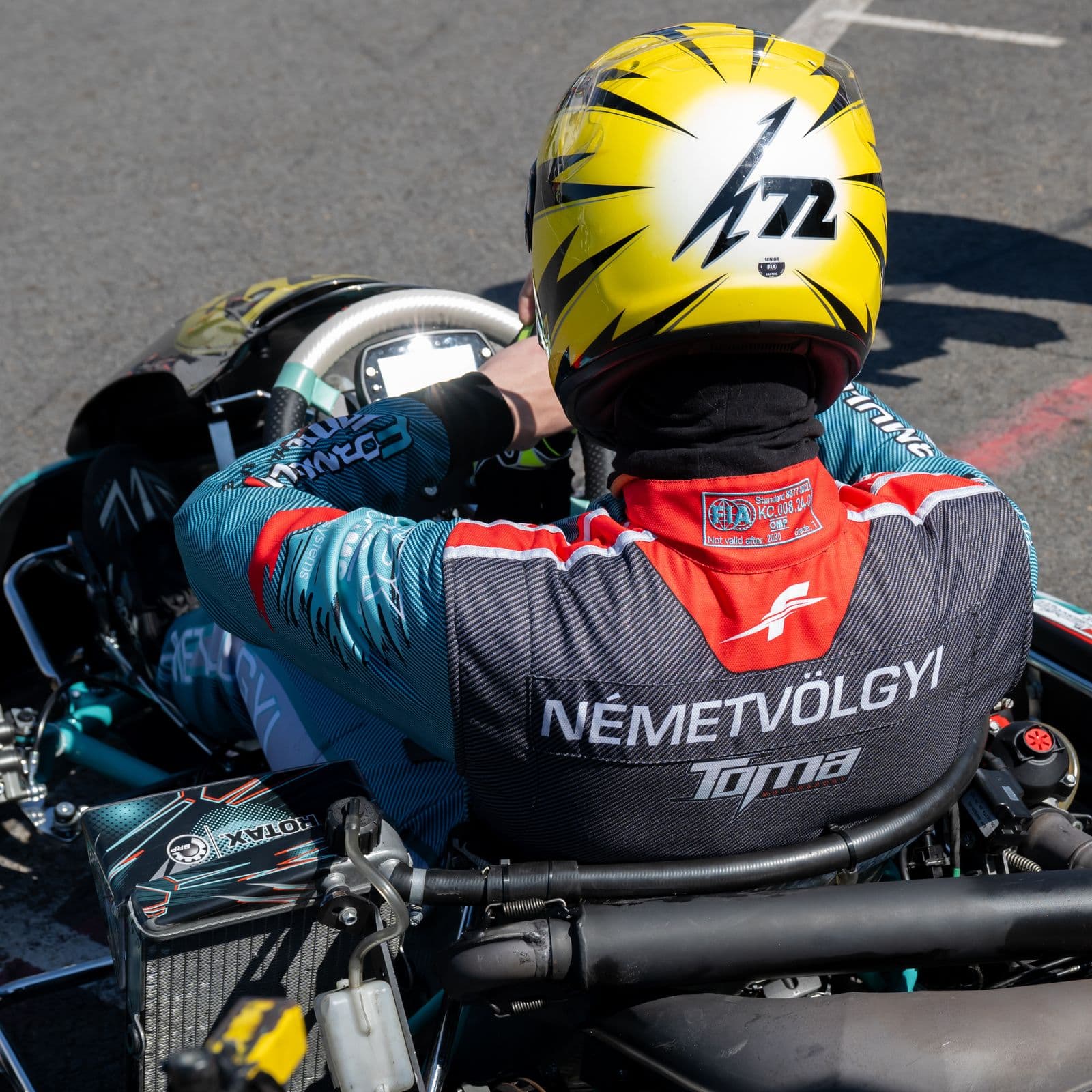 From behind: Donát in kart #472 with his name on the suit, Třinec