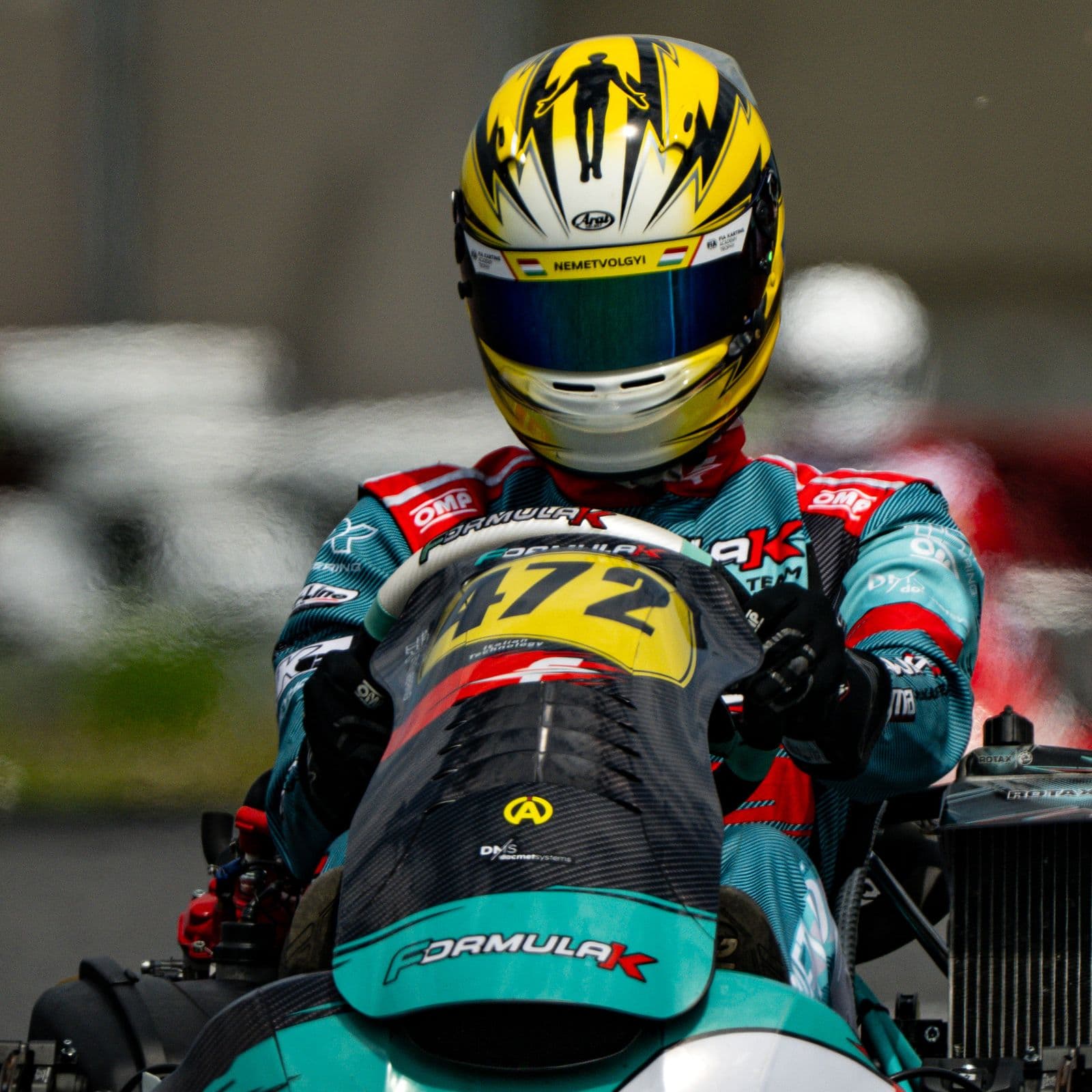 Head-on: Donát in kart #472, Bruck
